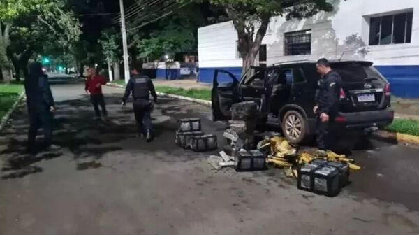 Vehículo repleto de marihuana empaquetada ardió en llamas - Radio Imperio