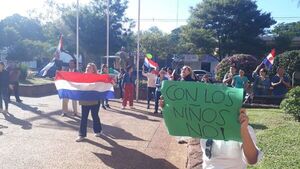 Abuso en colegio: "Justicia", es el clamor de padres frente a Juzgado