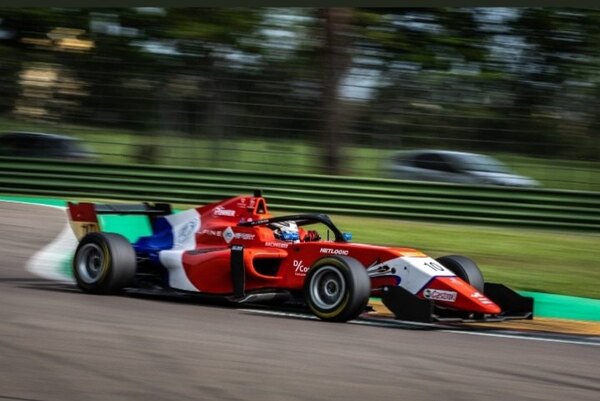 Complicado cierre de carrera para Duerksen en Imola