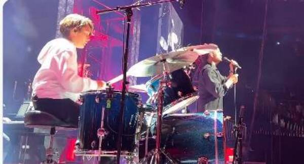 Crónica / (VIDEO) Ricardo Arjona dio un concierto acompañado de su hijo en la batería