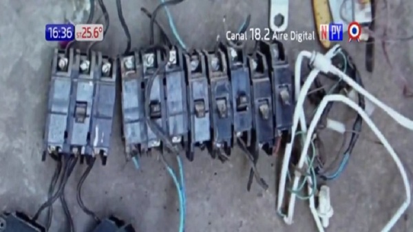 Robo domiciliario: Capturan a hombre con las manos en los cables | Noticias Paraguay