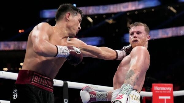 Bivol da la sorpresa y vence a Canelo Álvarez