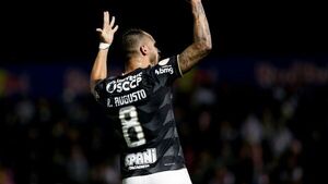 Corinthians sigue firme, Flamengo cae en el derbi y Santos golea