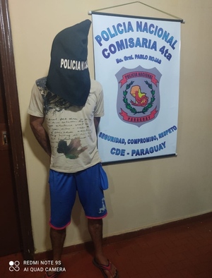 Víctima y vecinos reducen a golpes a “robamoto” - La Clave