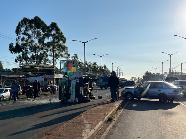 Choque y vuelco sobre la Ruta PY06 zona del ex peaje