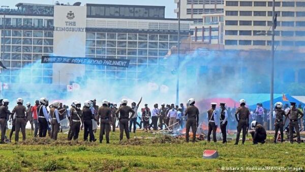 Primer ministro de Sri Lanka renuncia en medio de protestas