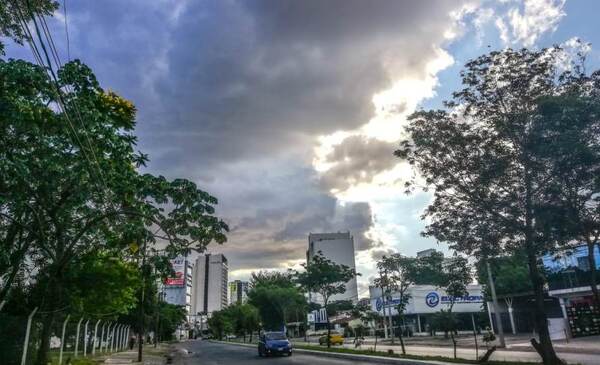 Inicio de semana con temperaturas cálidas y lluvias dispersas desde la tarde