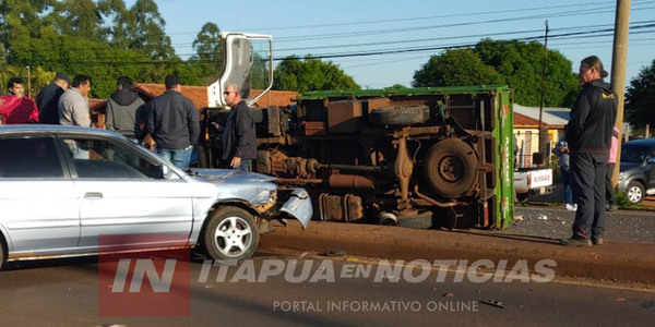 ACCIDENTE DE TRÁNSITO Y VUELCO EN RUTA PY 6 KM 3