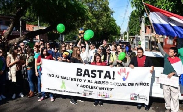 Profesora, coordinadora y directora van al Buen Pastor