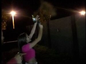 Diario HOY | Video: en medio de "perreo" y tragos, mujer dispara al aire y es detenida por policía