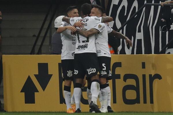 Corinthians sigue firme, Flamengo cae en derbi carioca y Santos golea - El Independiente