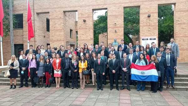 Operadores de Justicia se manifiestan en contra los polémicos exámenes del Consejo de la Magistratura - PDS RADIO