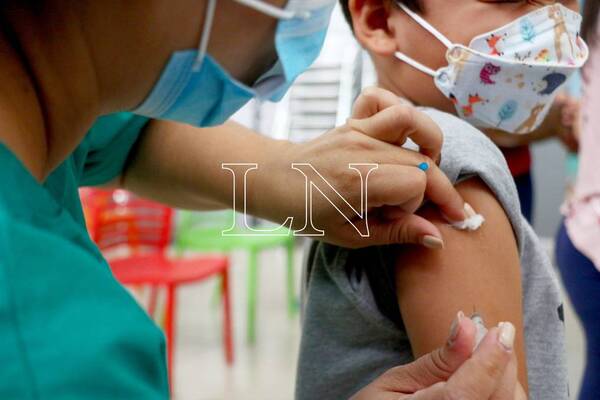 Diario HOY | Vacunan contra el Covid y la influenza en todo el país