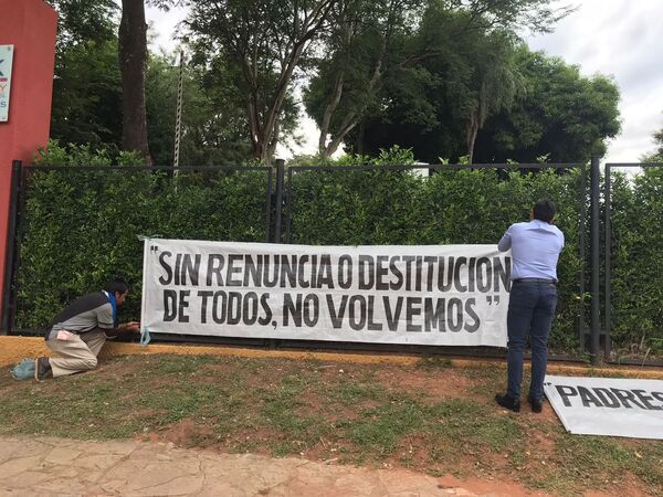 Diario HOY | Padres exigen la renuncia de todos los directivos de colegio tras presunto abuso