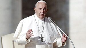 Iglesia no rechaza a homosexuales, personas de la Iglesia sí, dice el Papa