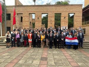 Operadores de justicia se manifiestan ante aplazos masivos y Paciello dice que obstruir sesión es delito - Nacionales - ABC Color