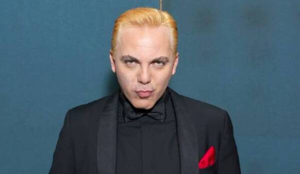 Crónica / ¡Raro fetiche! Cristian Castro toma mamadera después del "ya tú sabes"