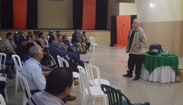 Socios cañicultores de la APACACU, participaron de una jornada de mejoramiento de cultivo caña dulce - Noticiero Paraguay