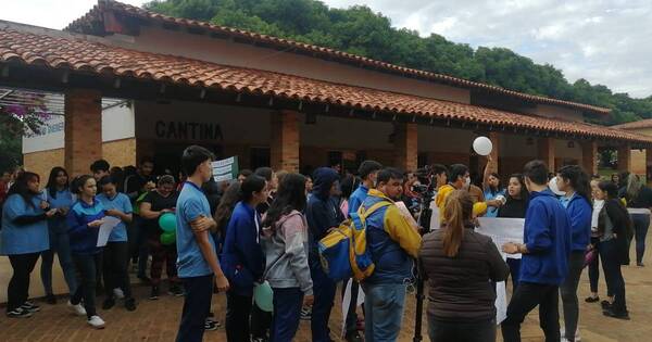 La Nación / Hortencia Morán logró acuerdo con padres en conflicto por manejo de colegio luqueño