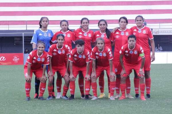 Caída por goleada como anfitriona - La Clave