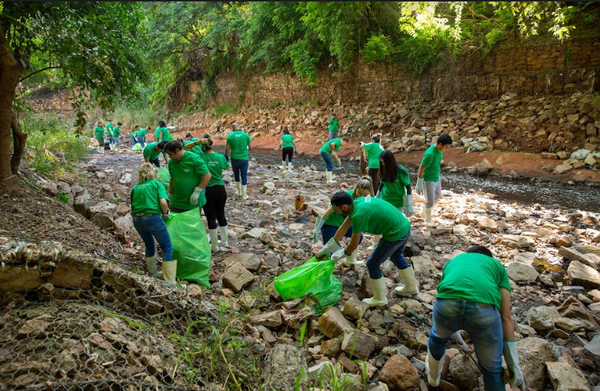 Diario HOY | Unos 200 voluntarios participaron de la limpieza del Arroyo Mburicaó