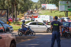 Piden paciencia a conductores por interrupción del tránsito