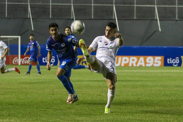 12 de Octubre vs. Nacional en el estadio Luis Salinas. - El Independiente