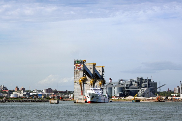 El Gobierno uruguayo entrega una propuesta a los trabajadores del puerto por despidos - MarketData