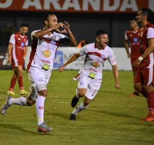 Crónica / Colegiales sumó tres puntos de oro en su visita a Alto Paraná