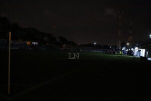 Versus / Nacional le ganaba al "12", pero la falta de luz impidió que el partido siga - PARAGUAYPE.COM
