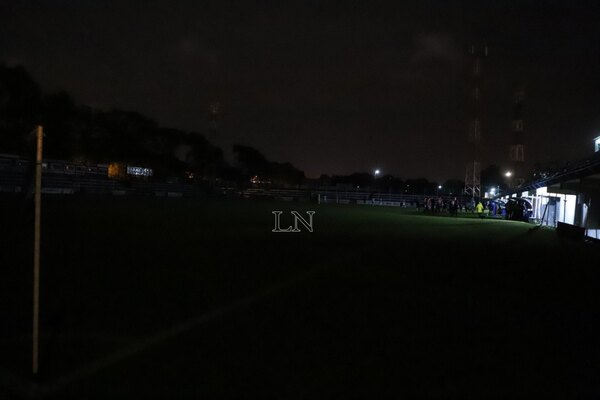 Versus / Nacional le ganaba al "12", pero la falta de luz impidió que el partido siga - PARAGUAYPE.COM