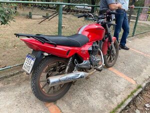 Por sistema GPS, policía localiza moto robada y aprehende a supuesto ladrón - Nacionales - ABC Color