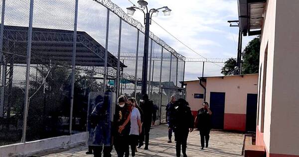 La Nación / Docentes ya están en penal de Oviedo