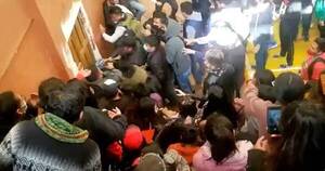La Nación / Asamblea universitaria termina en tragedia