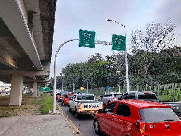 Tráfico vuelve a tornarse pesado en zona del Botánico - Nacionales - ABC Color