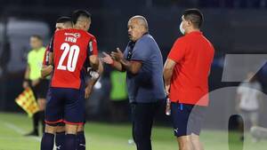 Crónica / Respondió a los que critican lesiones y falta de cuidado de jugadores