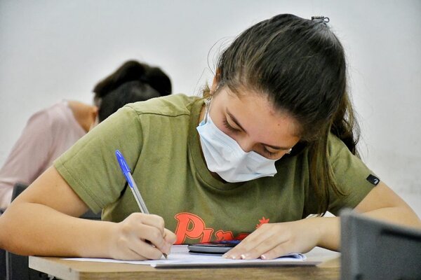Diario HOY | Estudiantes adjudicados con Becas Itaipú firman desde hoy el acuerdo de compromiso