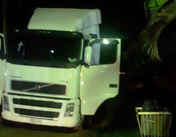 Incautan camión que habría sido robado en Brasil - ABC en el Este - ABC Color