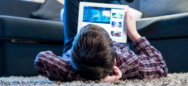 Instan a padres a involucrarse más en la vida digital de sus hijos | 1000 Noticias