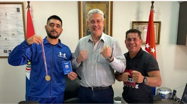 Campeón Nacional Super Mediano de la FPB visitó al intendente José Carlos Acevedo