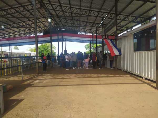 Merma ingreso de personas por el puente San Roque González