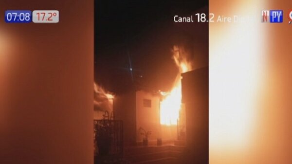Fuego arrasó con una vivienda de Asunción | Noticias Paraguay
