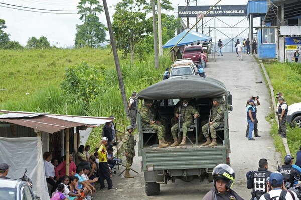 Más de 40 reclusos mueren durante amotinamiento en cárcel de Ecuador | Radio Regional 660 AM