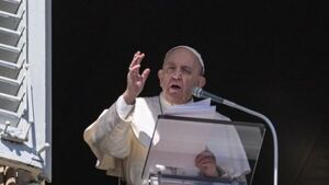 La Iglesia no rechaza a los homosexuales, recalca el papa Francisco