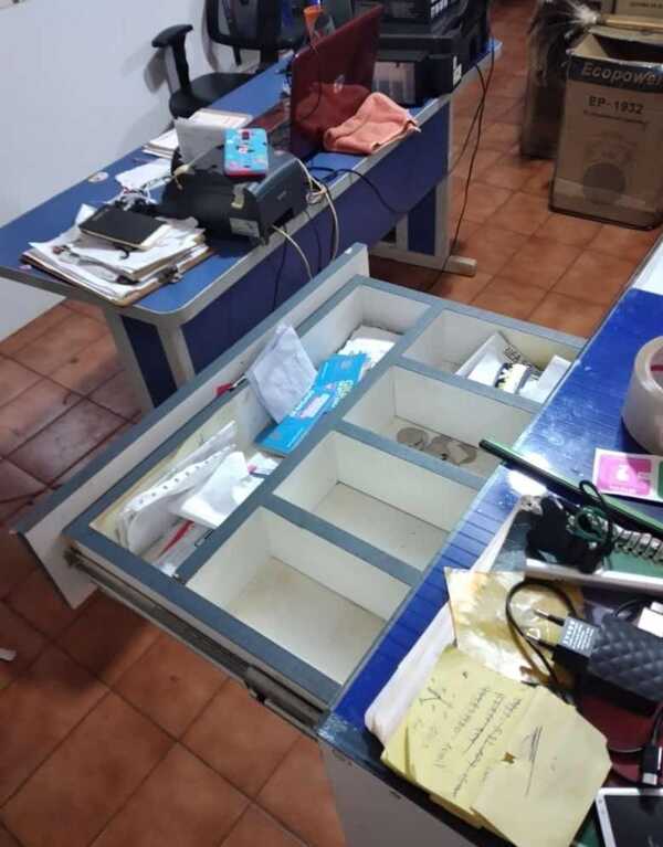 Delincuentes prácticamente vacían un local de electrónica en Itapúa Poty
