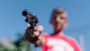 Adolescente disparó un arma de fuego a la salida de un colegio - El Independiente