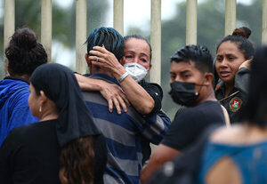 Identifican 21 cadáveres de los 44 de la última matanza en una cárcel de Ecuador - MarketData