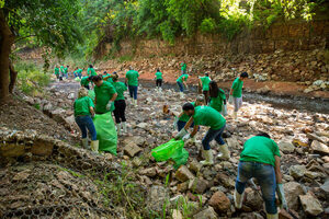 Unos 200 voluntarios participaron de la limpieza del Arroyo Mburicaó
