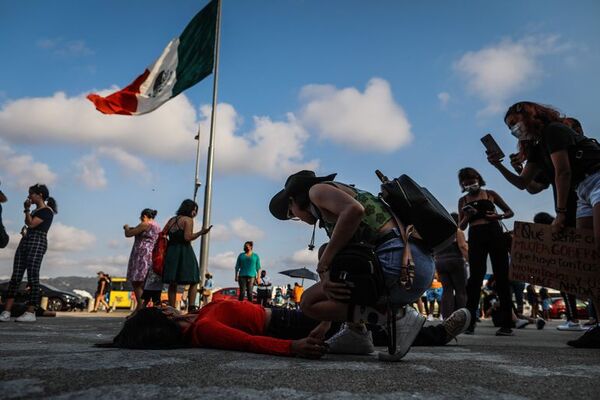 Madres de víctimas de feminicidio protestan en la frontera de México-EEUU - Mundo - ABC Color