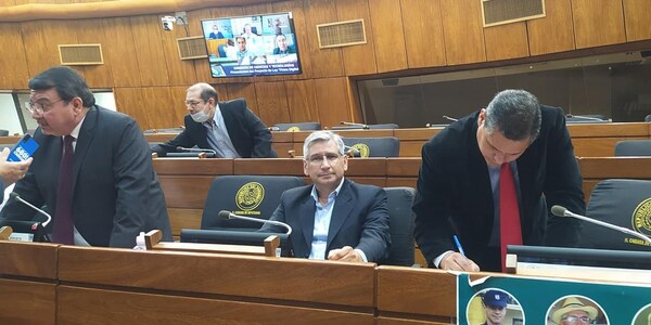 Gobernador presentó pruebas de las obras realizadas a la Comisión de Diputados - Noticiero Paraguay